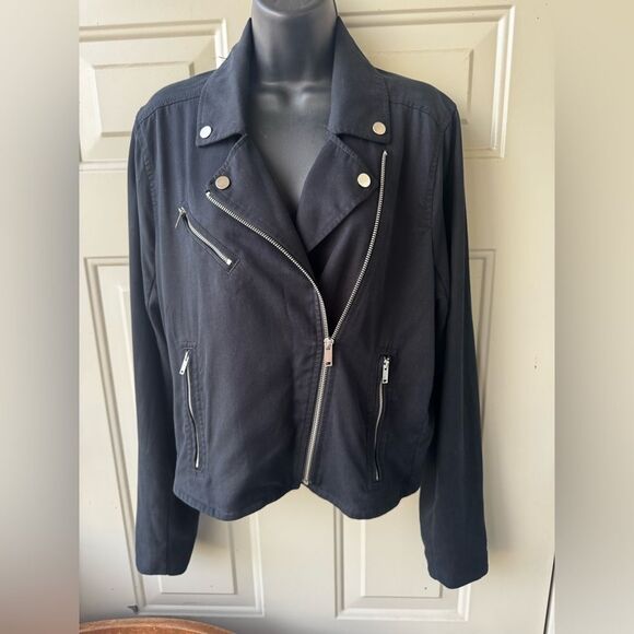 Abercrombie & Fitch Black Moto Jacket Asymmetrical Zipper
Size Large - Picture 8 of 12